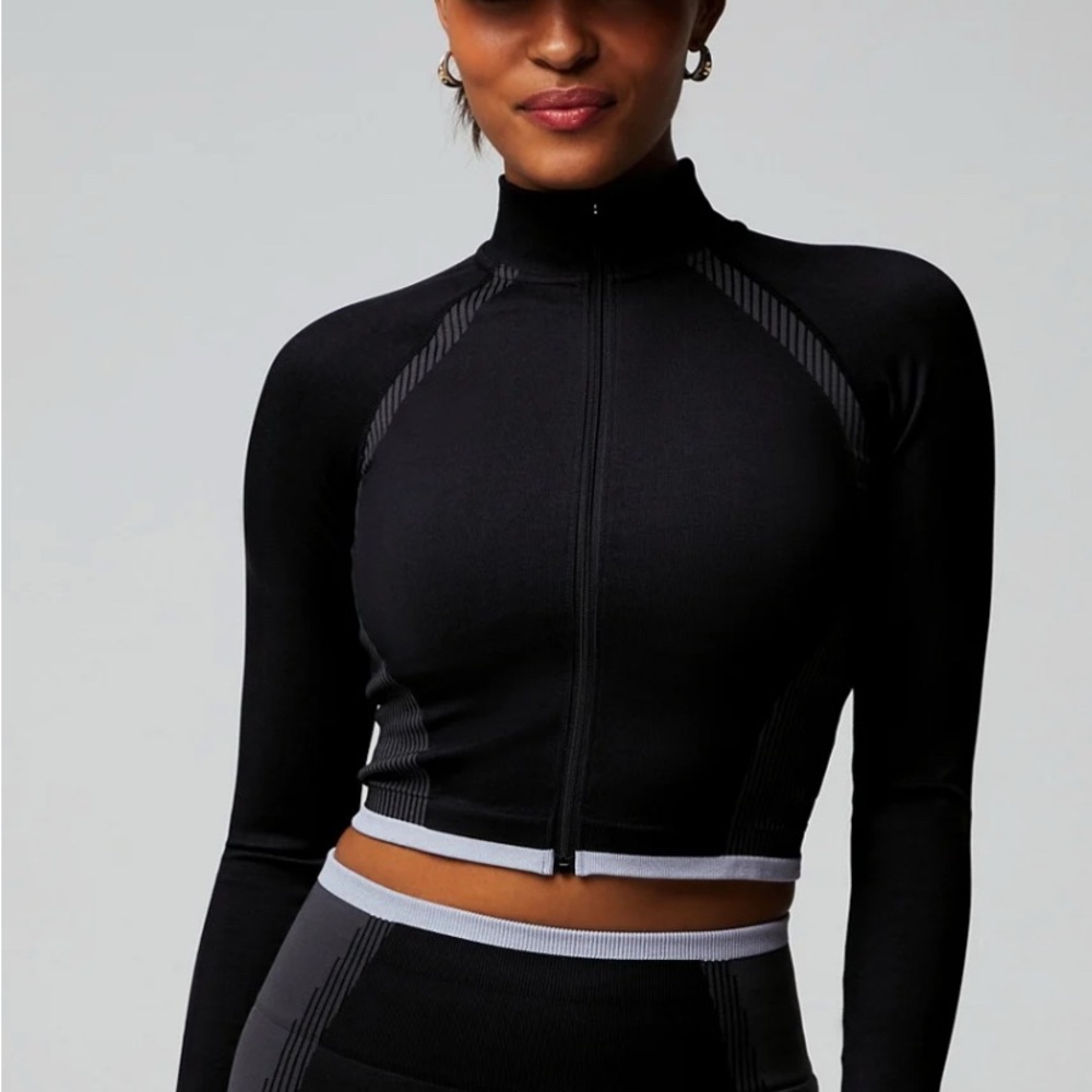 NWT Fabletics Seamless Fusion Cropped Jacket in Black Size L